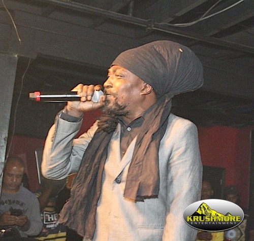 Junior Reid Live 015